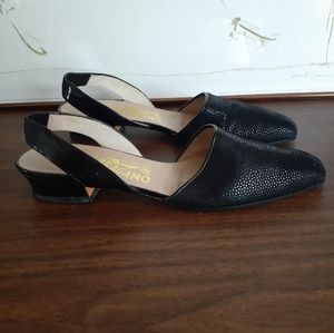 Vtg Salvatore Ferragamo black slingback